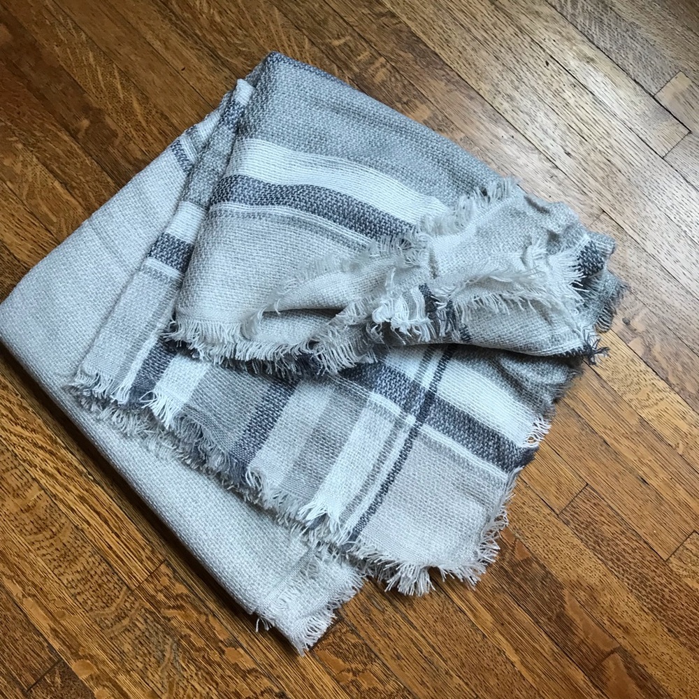 Large plaid scarf - Picture 2 of 2
